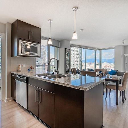 Stunning 2 Bedroom Condo With Downtown Views!!! Vancouver Bagian luar foto