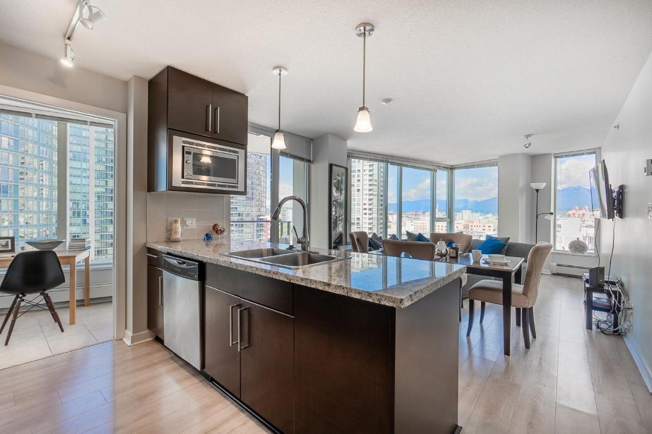 Stunning 2 Bedroom Condo With Downtown Views!!! Vancouver Bagian luar foto