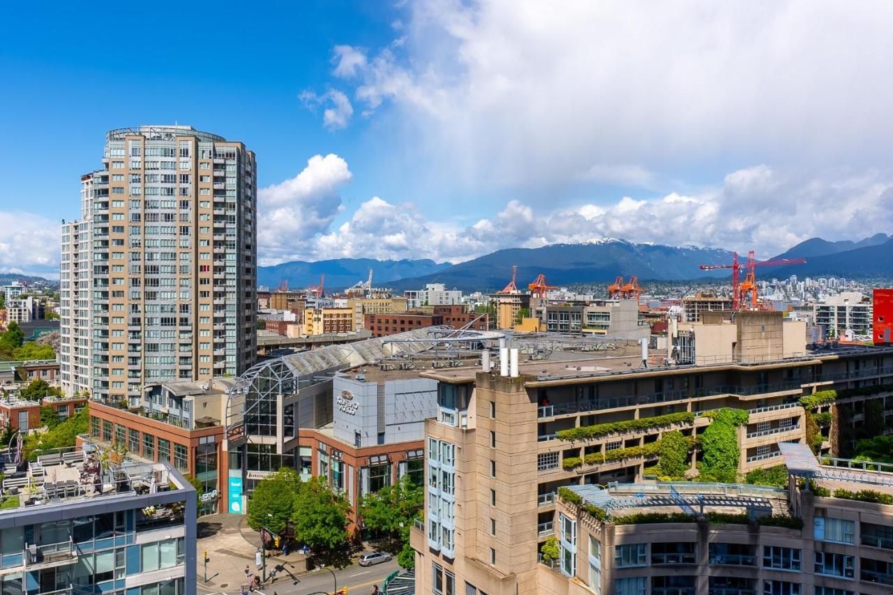 Stunning 2 Bedroom Condo With Downtown Views!!! Vancouver Bagian luar foto