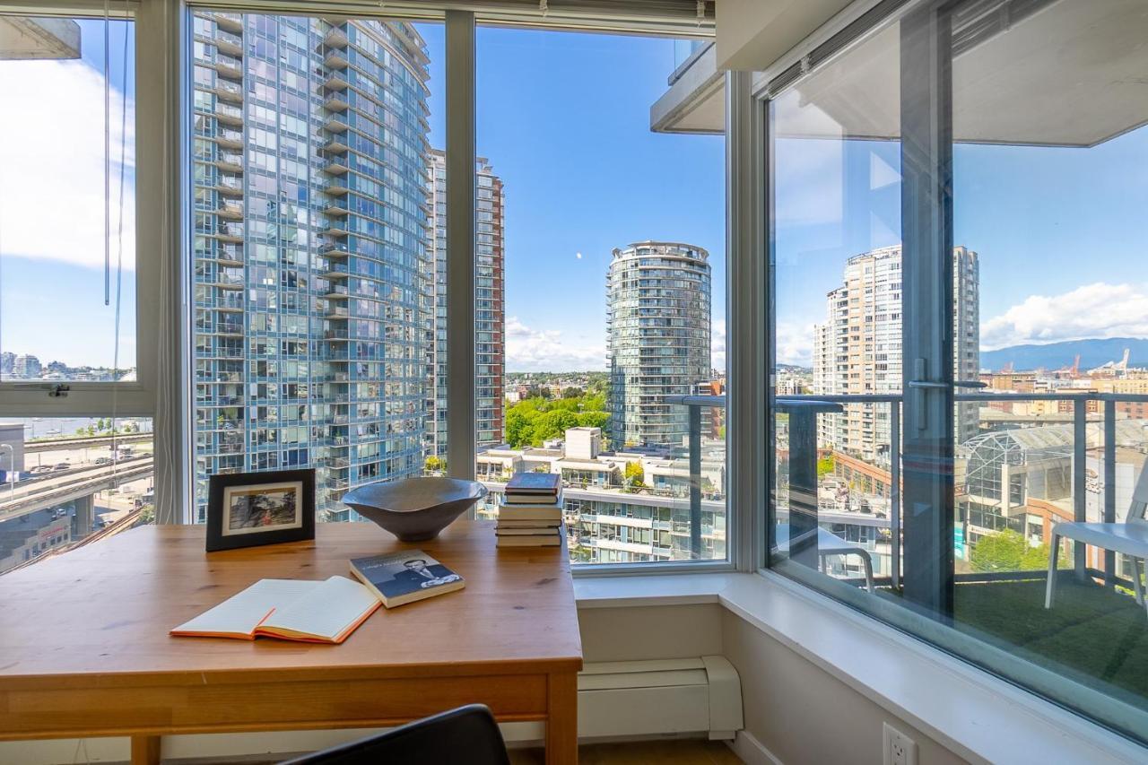 Stunning 2 Bedroom Condo With Downtown Views!!! Vancouver Bagian luar foto