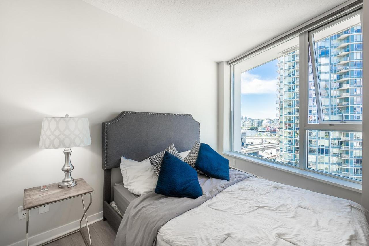 Stunning 2 Bedroom Condo With Downtown Views!!! Vancouver Bagian luar foto