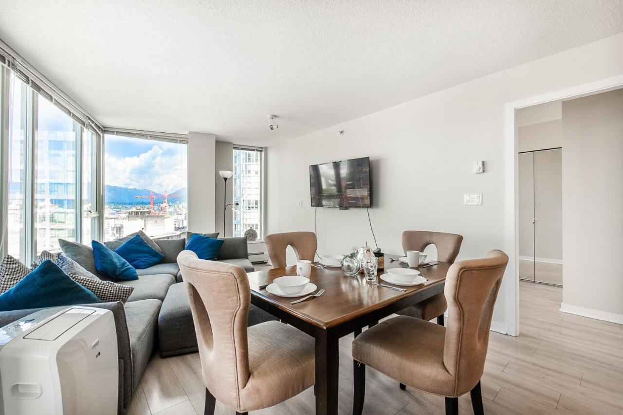 Stunning 2 Bedroom Condo With Downtown Views!!! Vancouver Bagian luar foto