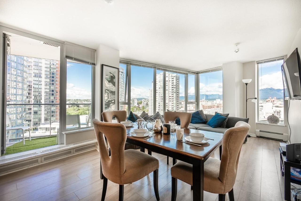 Stunning 2 Bedroom Condo With Downtown Views!!! Vancouver Bagian luar foto