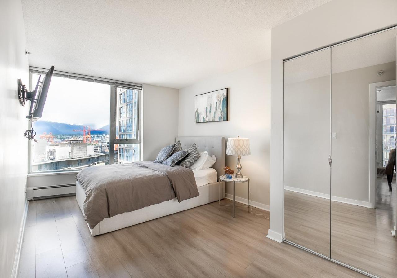 Stunning 2 Bedroom Condo With Downtown Views!!! Vancouver Bagian luar foto